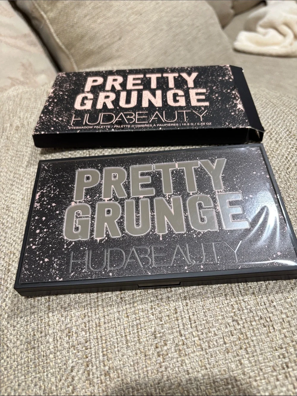 HUDA BEAUTY Pretty Grunge Eyeshadow Palette — Pink, Taupe, Mauve & Black Shades